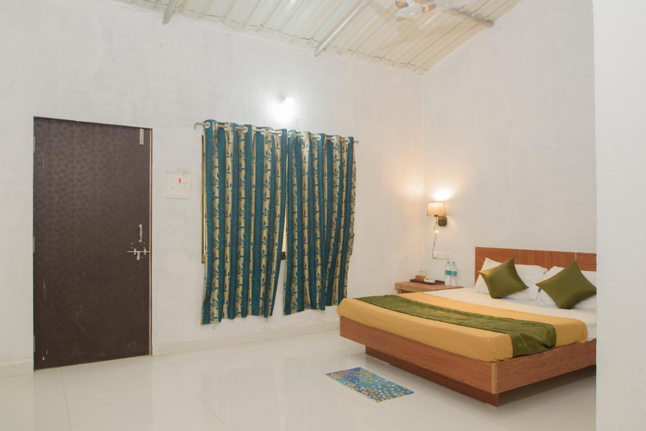 Prajakta Rest House Алибаг Экстерьер фото